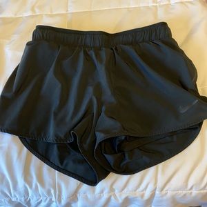BLACK NIKE SHORTS WITH COMPRESSION LINER